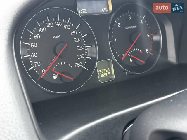 Черный Вольво В50, объемом двигателя 1.6 л и пробегом 232 тыс. км за 9450 $, фото 12 на Automoto.ua