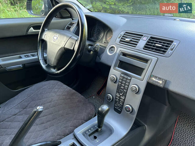 Чорний Вольво V50, об'ємом двигуна 2 л та пробігом 251 тис. км за 8500 $, фото 13 на Automoto.ua