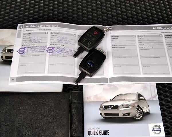 Черный Вольво В50, объемом двигателя 1.6 л и пробегом 166 тыс. км за 9000 $, фото 1 на Automoto.ua