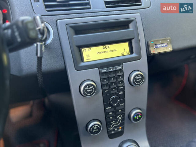 Чорний Вольво V50, об'ємом двигуна 2 л та пробігом 251 тис. км за 8500 $, фото 43 на Automoto.ua