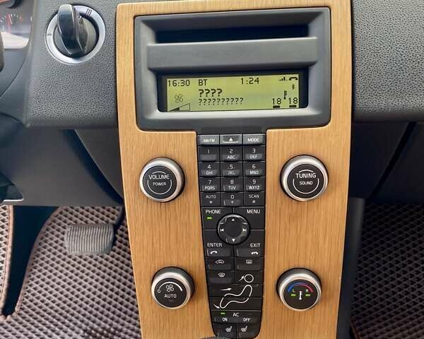 Черный Вольво В50, объемом двигателя 2 л и пробегом 269 тыс. км за 9200 $, фото 31 на Automoto.ua