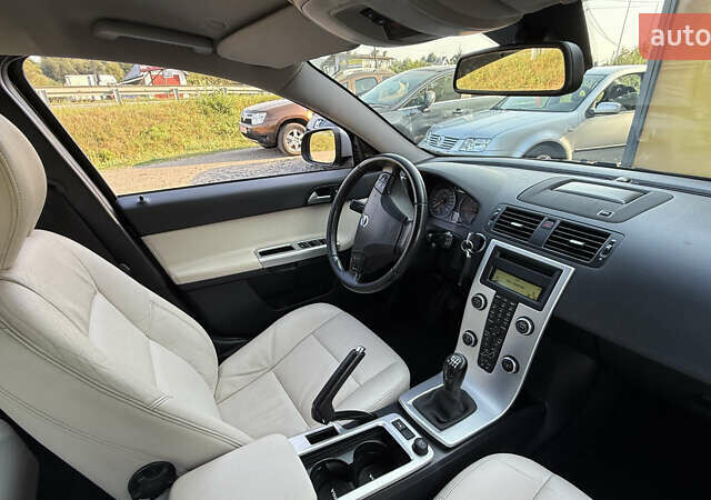 Черный Вольво В50, объемом двигателя 1.6 л и пробегом 235 тыс. км за 8500 $, фото 14 на Automoto.ua