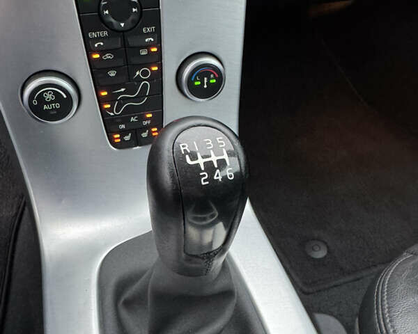 Черный Вольво В50, объемом двигателя 1.6 л и пробегом 217 тыс. км за 8550 $, фото 38 на Automoto.ua