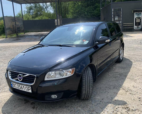 Черный Вольво В50, объемом двигателя 1.6 л и пробегом 307 тыс. км за 8200 $, фото 1 на Automoto.ua