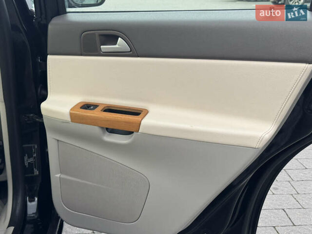 Чорний Вольво V50, об'ємом двигуна 1.6 л та пробігом 214 тис. км за 8999 $, фото 74 на Automoto.ua