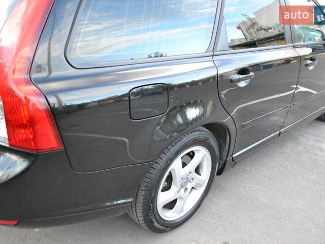 Черный Вольво В50, объемом двигателя 1.6 л и пробегом 218 тыс. км за 7600 $, фото 4 на Automoto.ua