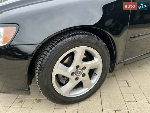 Чорний Вольво V50, об'ємом двигуна 1.6 л та пробігом 244 тис. км за 7700 $, фото 3 на Automoto.ua