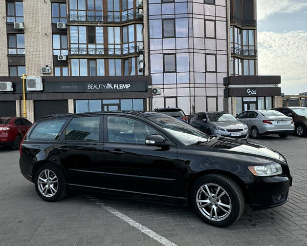 Черный Вольво В50, объемом двигателя 1.6 л и пробегом 316 тыс. км за 7299 $, фото 2 на Automoto.ua