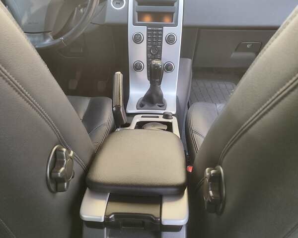 Черный Вольво В50, объемом двигателя 1.6 л и пробегом 201 тыс. км за 7500 $, фото 15 на Automoto.ua