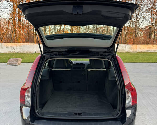 Черный Вольво В50, объемом двигателя 1.6 л и пробегом 235 тыс. км за 9350 $, фото 49 на Automoto.ua