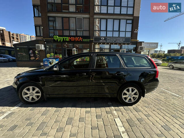 Черный Вольво В50, объемом двигателя 1.98 л и пробегом 299 тыс. км за 9100 $, фото 2 на Automoto.ua