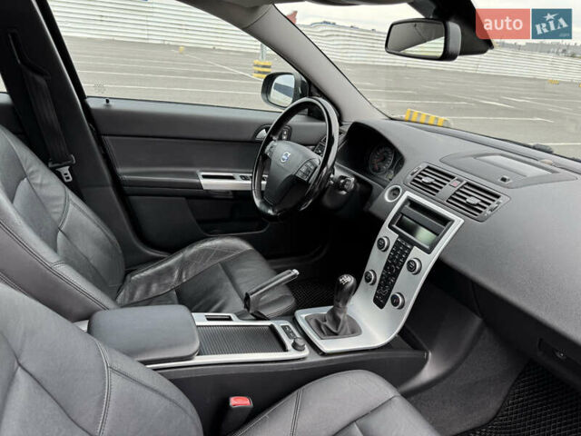 Черный Вольво В50, объемом двигателя 1.6 л и пробегом 225 тыс. км за 8300 $, фото 15 на Automoto.ua