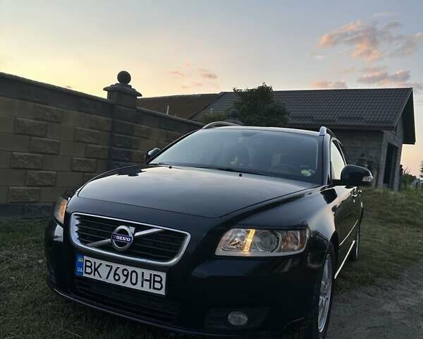 Черный Вольво В50, объемом двигателя 1.6 л и пробегом 232 тыс. км за 7600 $, фото 5 на Automoto.ua