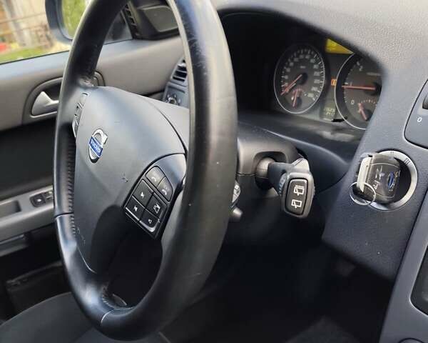 Черный Вольво В50, объемом двигателя 1.6 л и пробегом 236 тыс. км за 8400 $, фото 52 на Automoto.ua