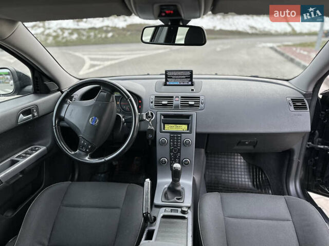 Черный Вольво В50, объемом двигателя 1.6 л и пробегом 219 тыс. км за 8300 $, фото 24 на Automoto.ua