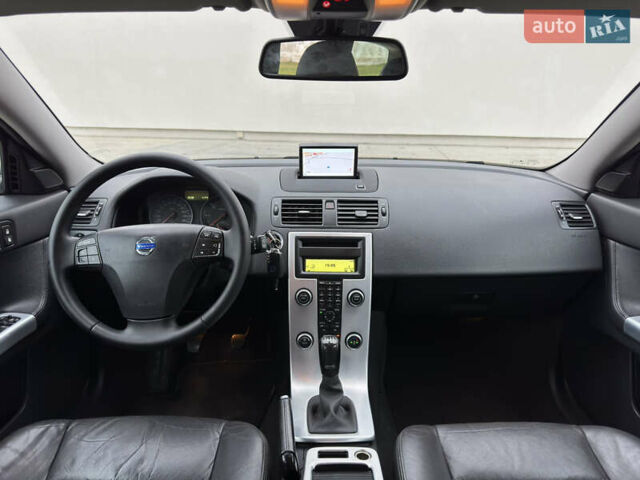 Черный Вольво В50, объемом двигателя 1.6 л и пробегом 217 тыс. км за 8550 $, фото 29 на Automoto.ua