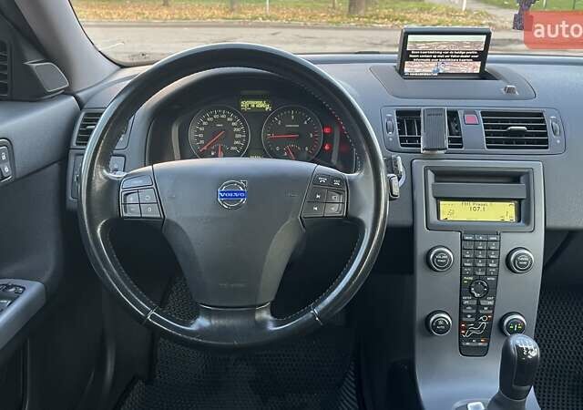 Черный Вольво В50, объемом двигателя 1.56 л и пробегом 243 тыс. км за 8200 $, фото 16 на Automoto.ua