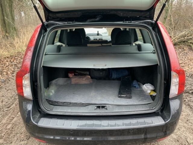 Черный Вольво В50, объемом двигателя 1.6 л и пробегом 270 тыс. км за 8500 $, фото 12 на Automoto.ua