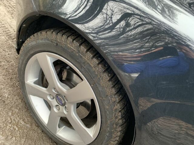 Черный Вольво В50, объемом двигателя 1.6 л и пробегом 270 тыс. км за 8500 $, фото 7 на Automoto.ua