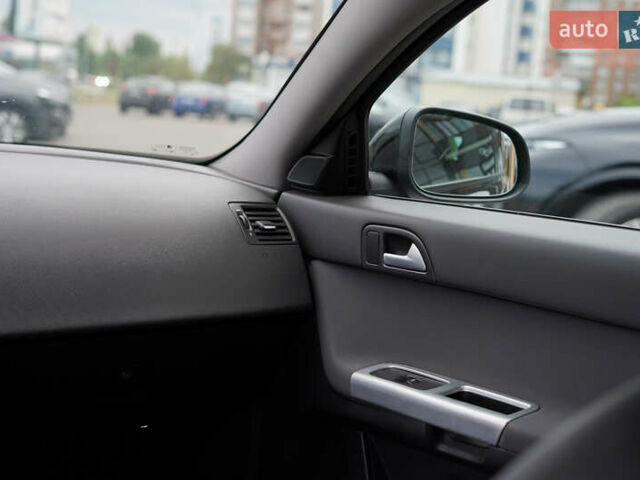 Черный Вольво В50, объемом двигателя 1.6 л и пробегом 316 тыс. км за 7299 $, фото 5 на Automoto.ua