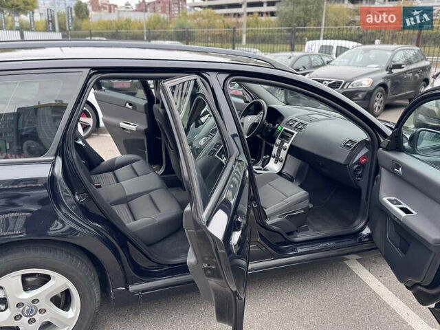 Черный Вольво В50, объемом двигателя 2 л и пробегом 213 тыс. км за 11000 $, фото 16 на Automoto.ua