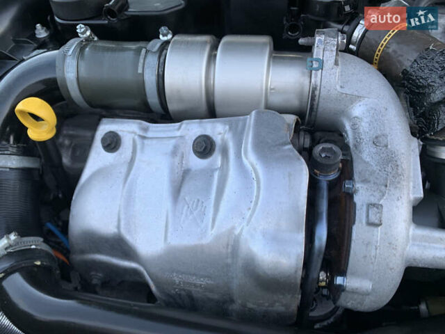 Черный Вольво В50, объемом двигателя 1.6 л и пробегом 252 тыс. км за 8200 $, фото 11 на Automoto.ua