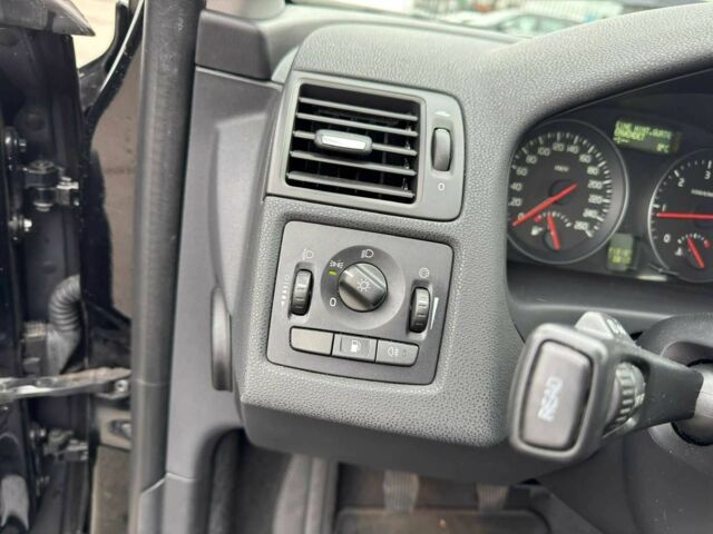 Черный Вольво В50, объемом двигателя 1.6 л и пробегом 213 тыс. км за 8900 $, фото 23 на Automoto.ua