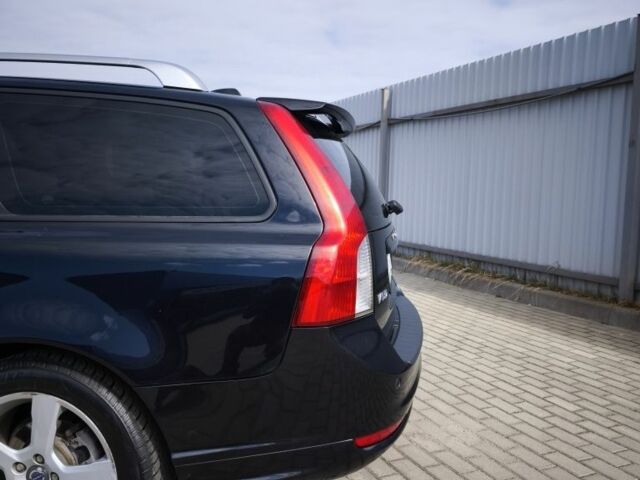 Черный Вольво В50, объемом двигателя 1.6 л и пробегом 255 тыс. км за 7400 $, фото 1 на Automoto.ua