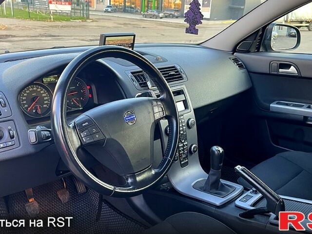 Черный Вольво В50, объемом двигателя 1.6 л и пробегом 243 тыс. км за 8200 $, фото 5 на Automoto.ua