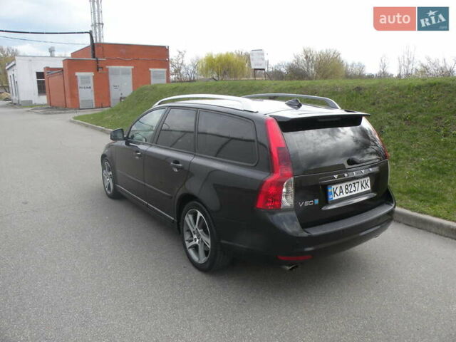 Черный Вольво В50, объемом двигателя 2 л и пробегом 194 тыс. км за 9200 $, фото 4 на Automoto.ua