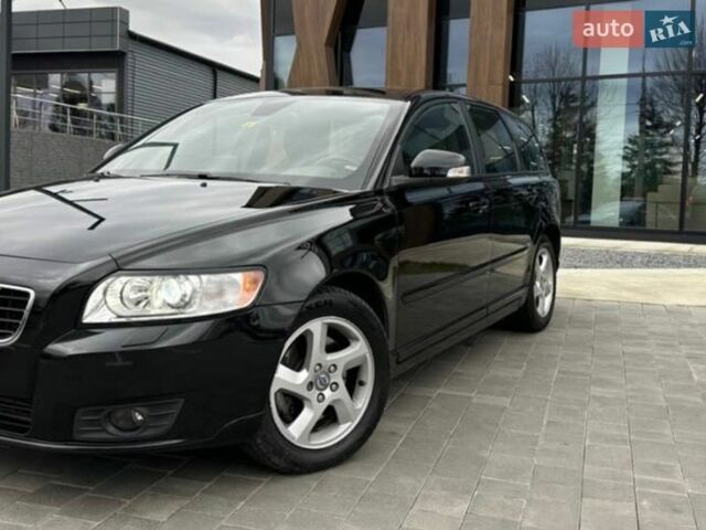 Чорний Вольво V50, об'ємом двигуна 1.98 л та пробігом 256 тис. км за 9500 $, фото 2 на Automoto.ua