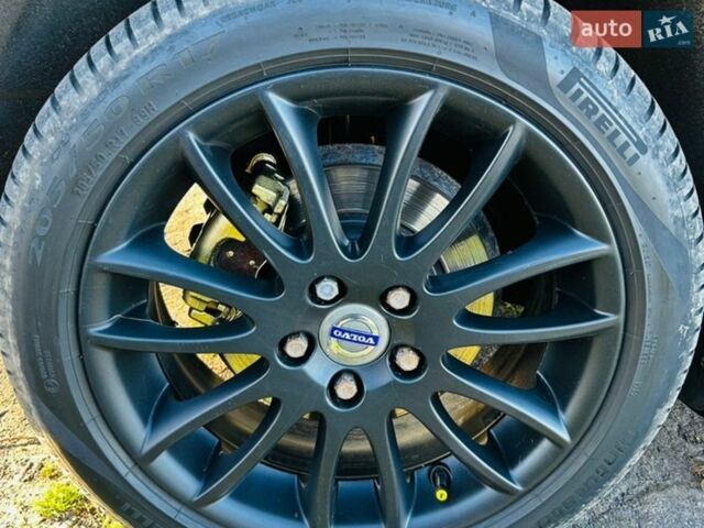 Черный Вольво В50, объемом двигателя 1.6 л и пробегом 257 тыс. км за 8200 $, фото 11 на Automoto.ua