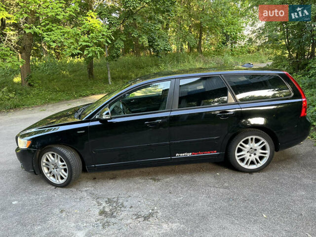 Чорний Вольво V50, об'ємом двигуна 2 л та пробігом 251 тис. км за 8500 $, фото 2 на Automoto.ua