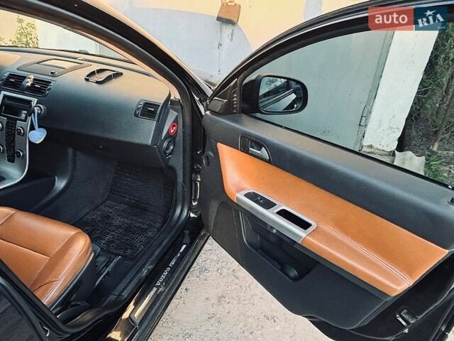 Черный Вольво В50, объемом двигателя 1.6 л и пробегом 214 тыс. км за 8900 $, фото 18 на Automoto.ua