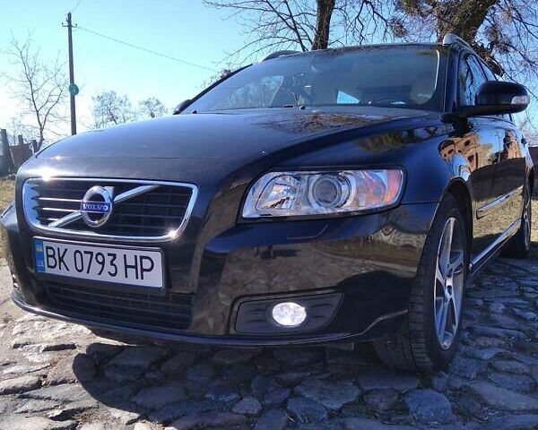 Черный Вольво В50, объемом двигателя 1.6 л и пробегом 186 тыс. км за 9000 $, фото 1 на Automoto.ua