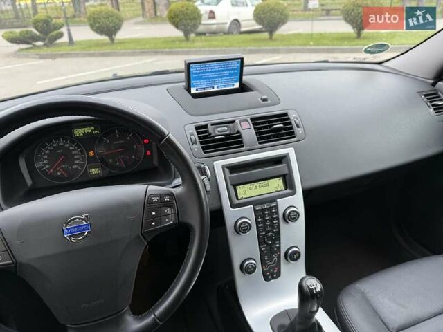 Черный Вольво В50, объемом двигателя 1.6 л и пробегом 226 тыс. км за 8290 $, фото 62 на Automoto.ua