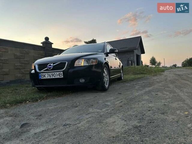 Черный Вольво В50, объемом двигателя 1.6 л и пробегом 232 тыс. км за 7600 $, фото 9 на Automoto.ua