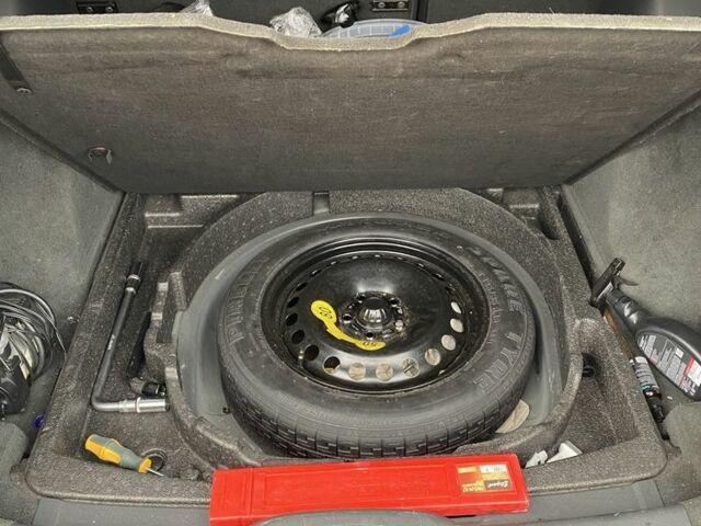 Чорний Вольво V50, об'ємом двигуна 1.6 л та пробігом 250 тис. км за 8999 $, фото 15 на Automoto.ua