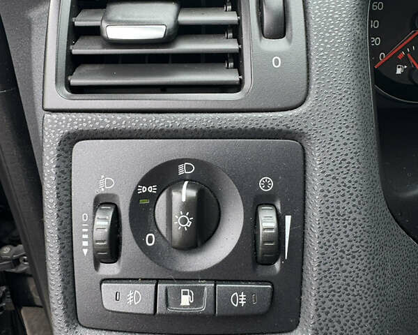 Черный Вольво В50, объемом двигателя 2 л и пробегом 213 тыс. км за 11000 $, фото 37 на Automoto.ua