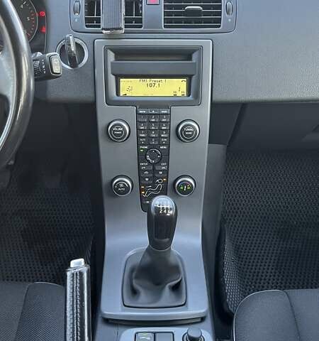 Черный Вольво В50, объемом двигателя 1.56 л и пробегом 243 тыс. км за 8200 $, фото 14 на Automoto.ua