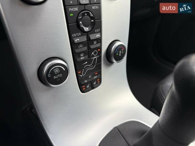 Черный Вольво В50, объемом двигателя 1.6 л и пробегом 226 тыс. км за 8290 $, фото 66 на Automoto.ua