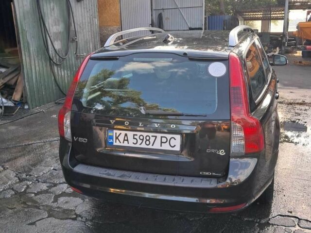 Черный Вольво В50, объемом двигателя 1.6 л и пробегом 270 тыс. км за 7500 $, фото 4 на Automoto.ua