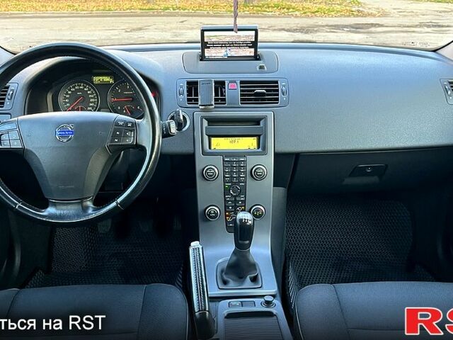 Черный Вольво В50, объемом двигателя 1.6 л и пробегом 243 тыс. км за 8200 $, фото 8 на Automoto.ua