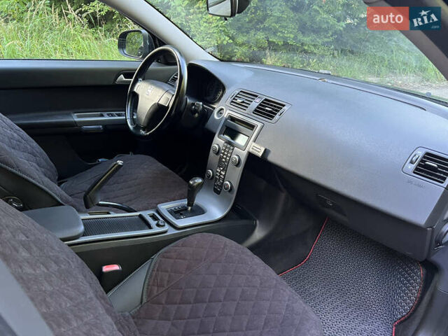 Чорний Вольво V50, об'ємом двигуна 2 л та пробігом 251 тис. км за 8500 $, фото 10 на Automoto.ua
