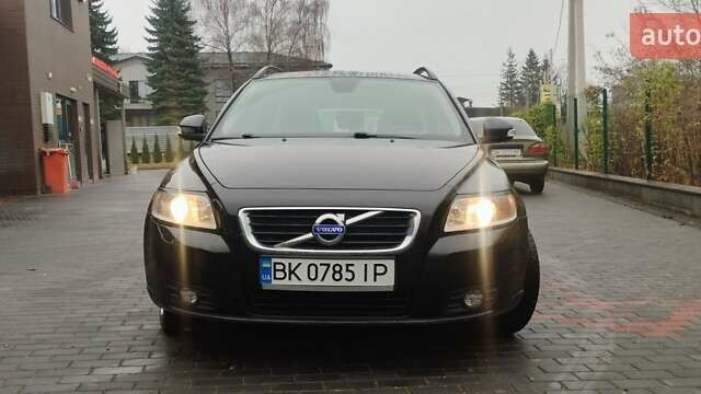 Черный Вольво В50, объемом двигателя 1.56 л и пробегом 260 тыс. км за 6900 $, фото 2 на Automoto.ua