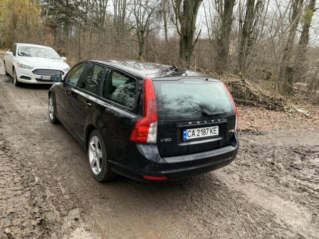 Черный Вольво В50, объемом двигателя 1.6 л и пробегом 270 тыс. км за 8500 $, фото 3 на Automoto.ua