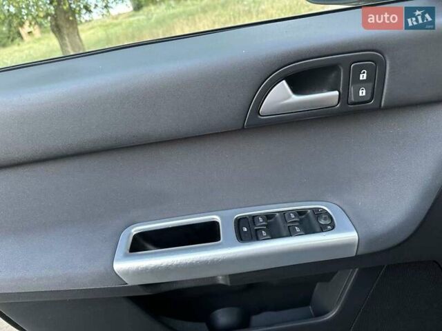 Черный Вольво В50, объемом двигателя 1.6 л и пробегом 232 тыс. км за 7600 $, фото 46 на Automoto.ua