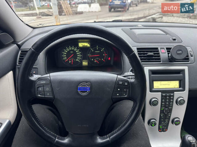 Черный Вольво В50, объемом двигателя 1.56 л и пробегом 237 тыс. км за 7600 $, фото 10 на Automoto.ua