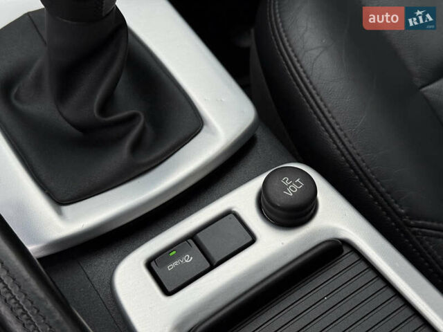 Черный Вольво В50, объемом двигателя 1.6 л и пробегом 244 тыс. км за 8850 $, фото 63 на Automoto.ua