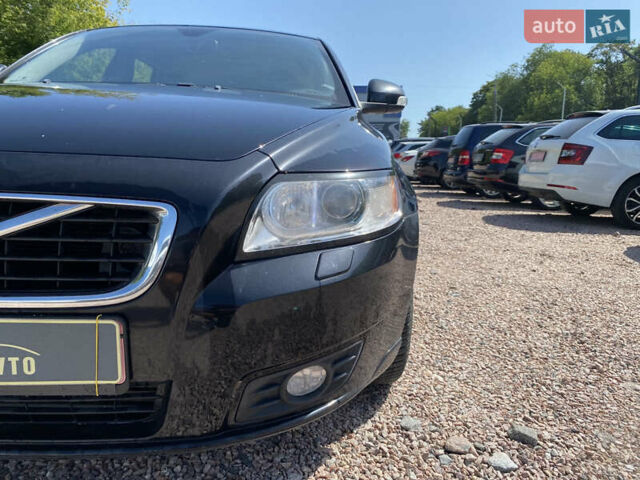 Чорний Вольво V50, об'ємом двигуна 2 л та пробігом 215 тис. км за 8850 $, фото 2 на Automoto.ua